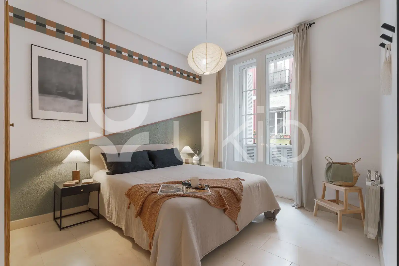Dormitori de Apartament de lloguer en Madrid amb Aire condicionat, Calefacció i Moblat