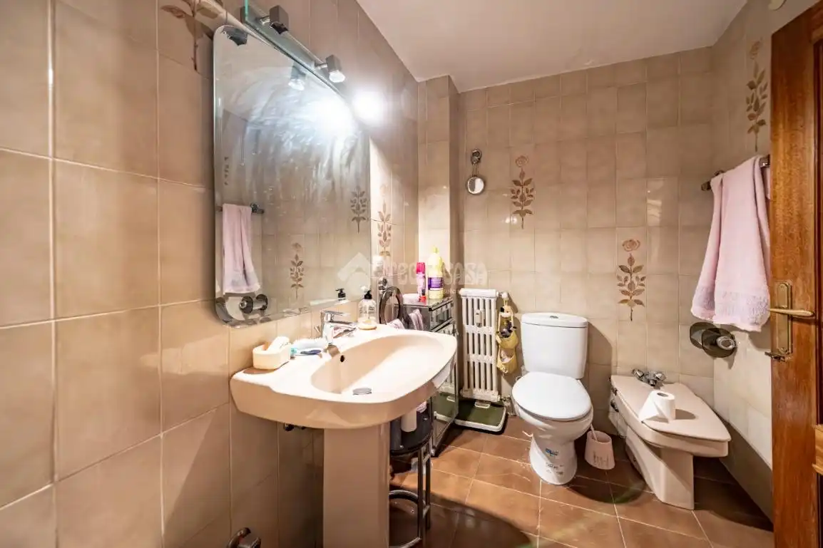 Bathroom of Flat for sale in Madrid  with Heating