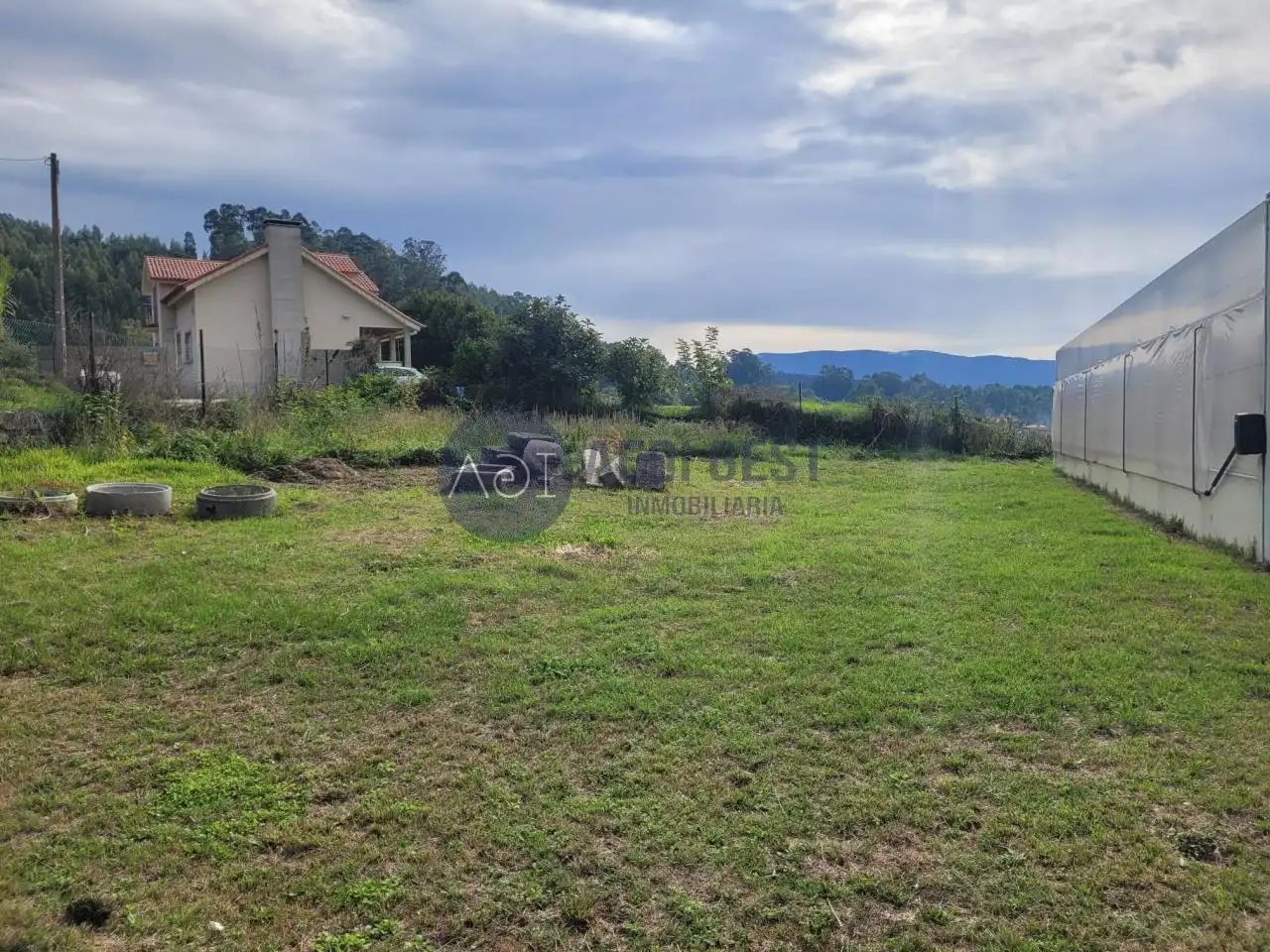 Industrial buildings for sale in Camos