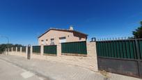 Vista exterior de Casa o xalet en venda en Hontoba amb Terrassa