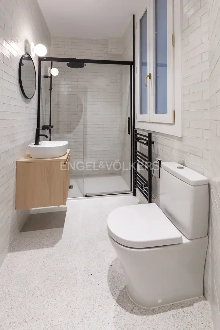 Badezimmer von Wohnung zum Verkauf in Madrid mit Klimaanlage, Heizung und Möbliert