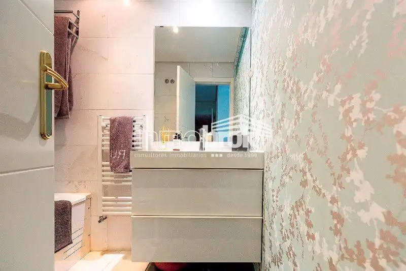 Badezimmer von Dachboden zur Miete in La Moraleja mit Klimaanlage, Heizung und Abstellraum