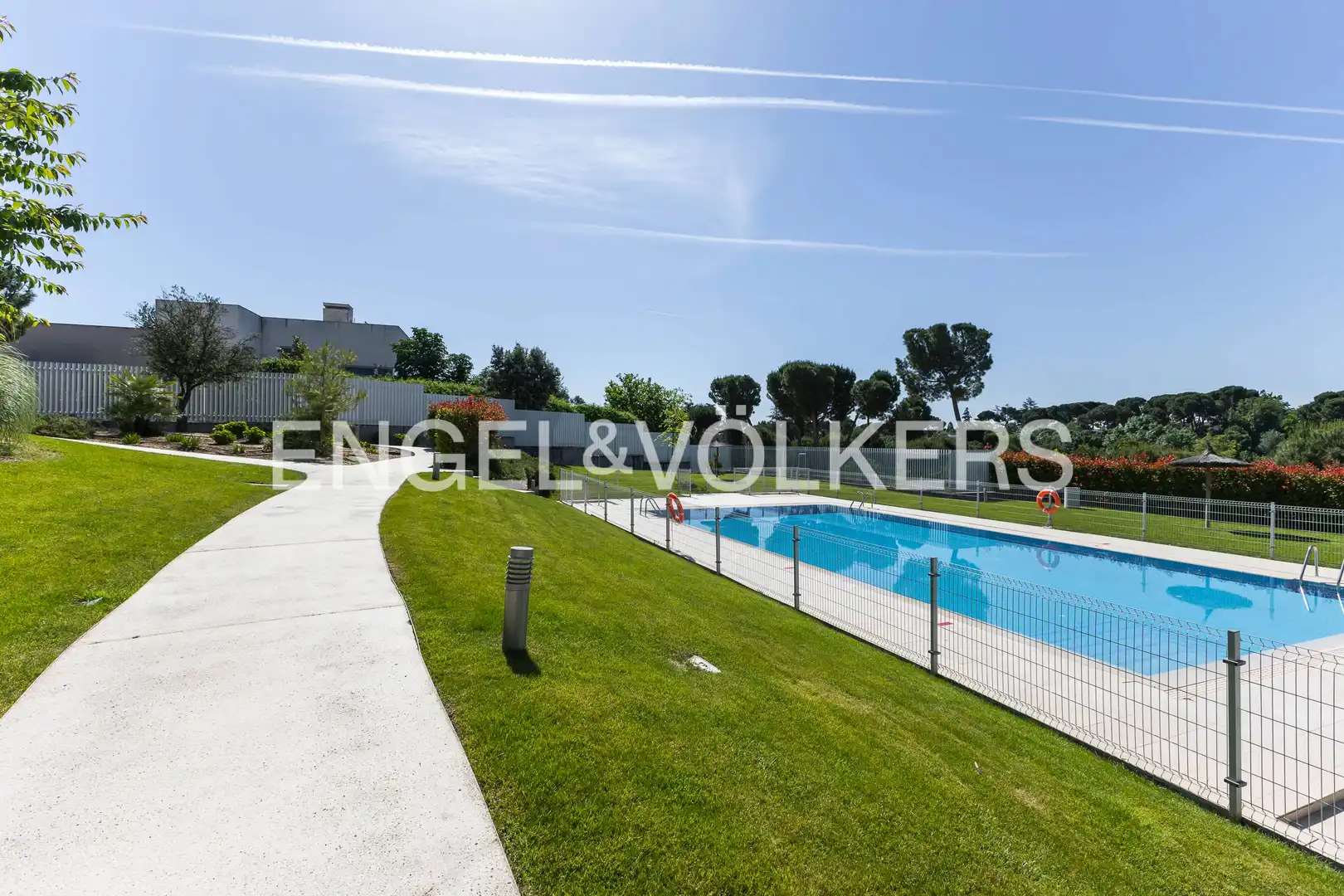 Piscina de Apartamento en venta en Pozuelo de Alarcón con Aire acondicionado, Calefacción y Jardín privado