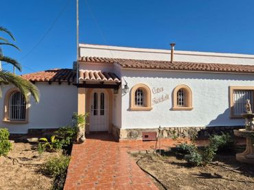 Casa con piscina en venta en Zona Pueblo