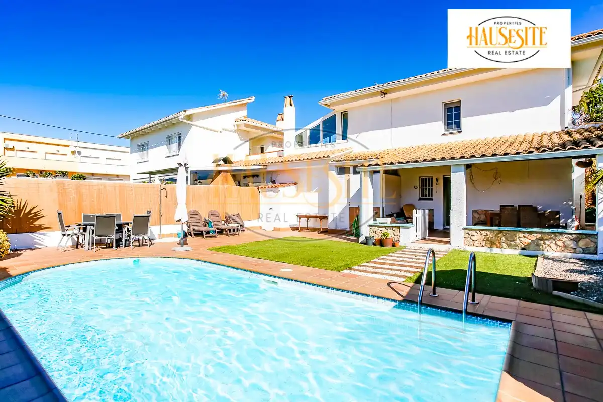 Vista exterior de Casa o chalet en venta en Sant Pere de Ribes con Aire acondicionado, Calefacción y Jardín privado