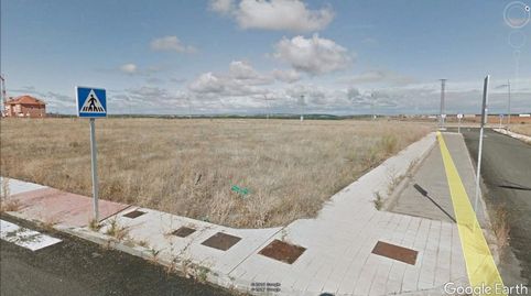 Parcela 6.9 de 437,56 m2, en esquina entre las calles Rosa Alonso Sole y Velázquez en la urbanización El Bacillar, en Benavente, Z