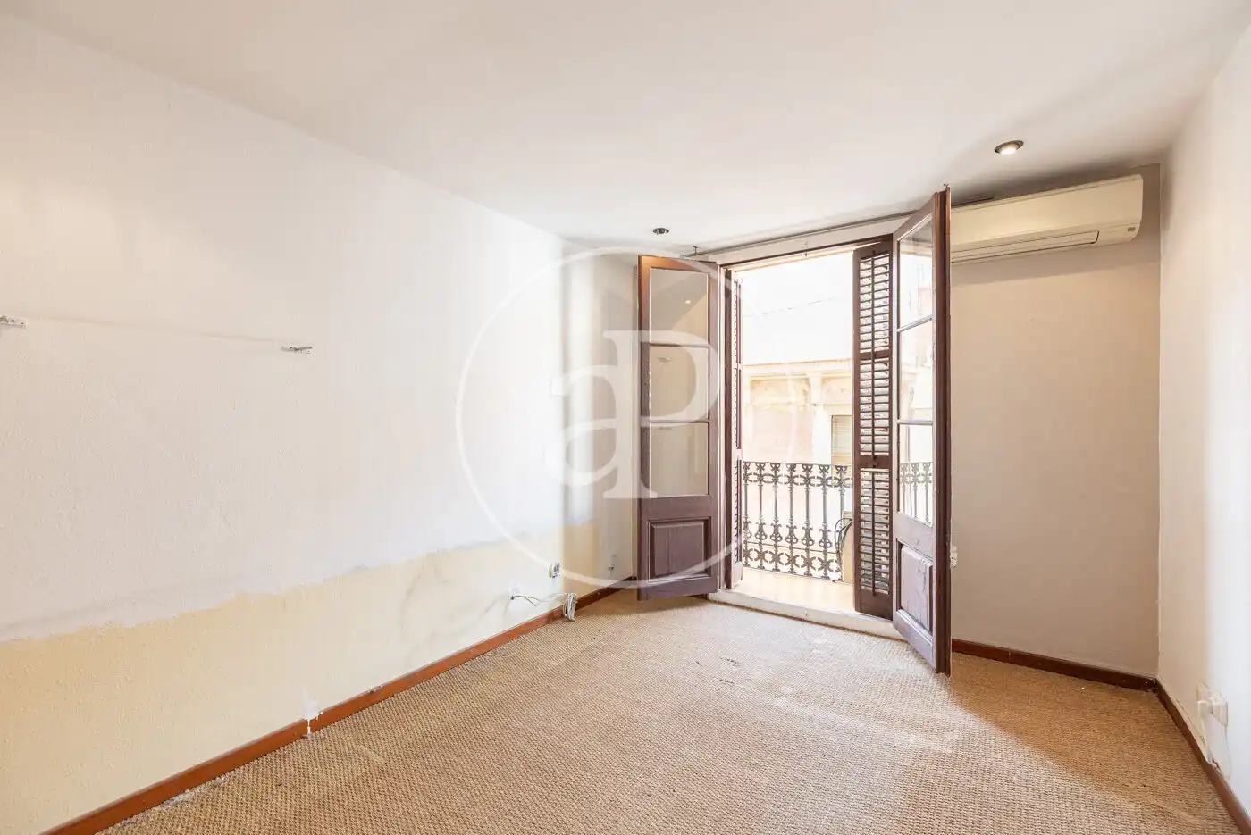 Außenansicht von Wohnung zum Verkauf in  Barcelona Capital mit Heizung und Balkon