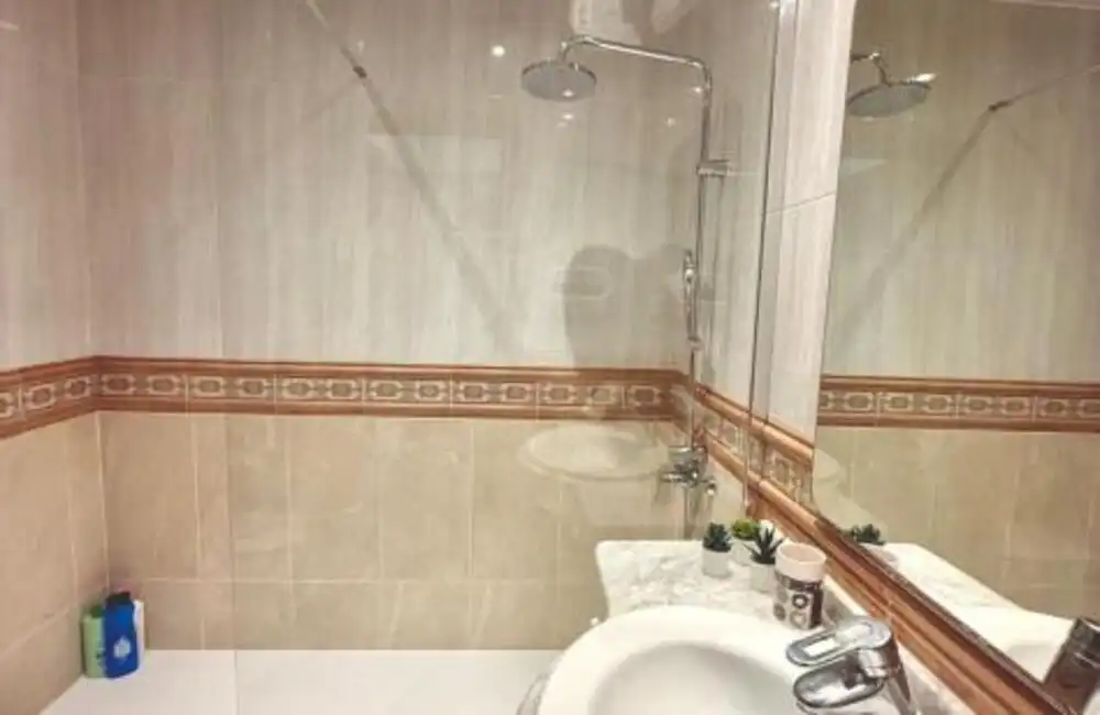Bany de Dúplex de lloguer en Marbella amb Aire condicionat, Terrassa i Piscina