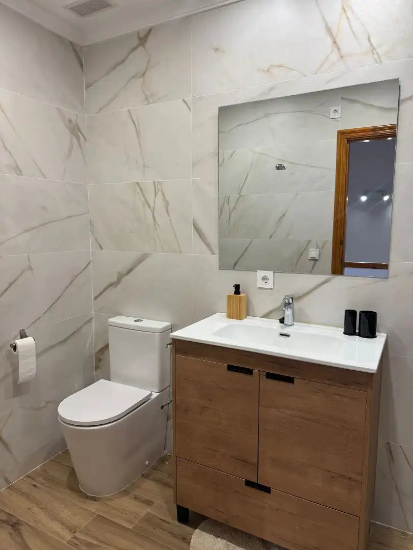 Badezimmer von Einfamilien-Reihenhaus zur Miete in Dénia mit Klimaanlage, Heizung und Möbliert