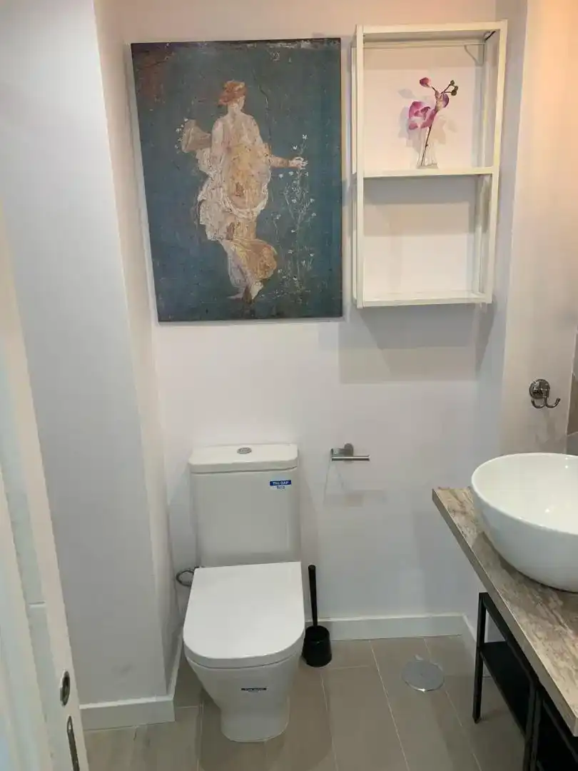 Bathroom of Study for rent in  Granada Capital  with Air Conditioner and Balcony
