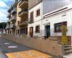 Vista exterior de Casa adosada en venda en Arenys de Mar amb Terrassa