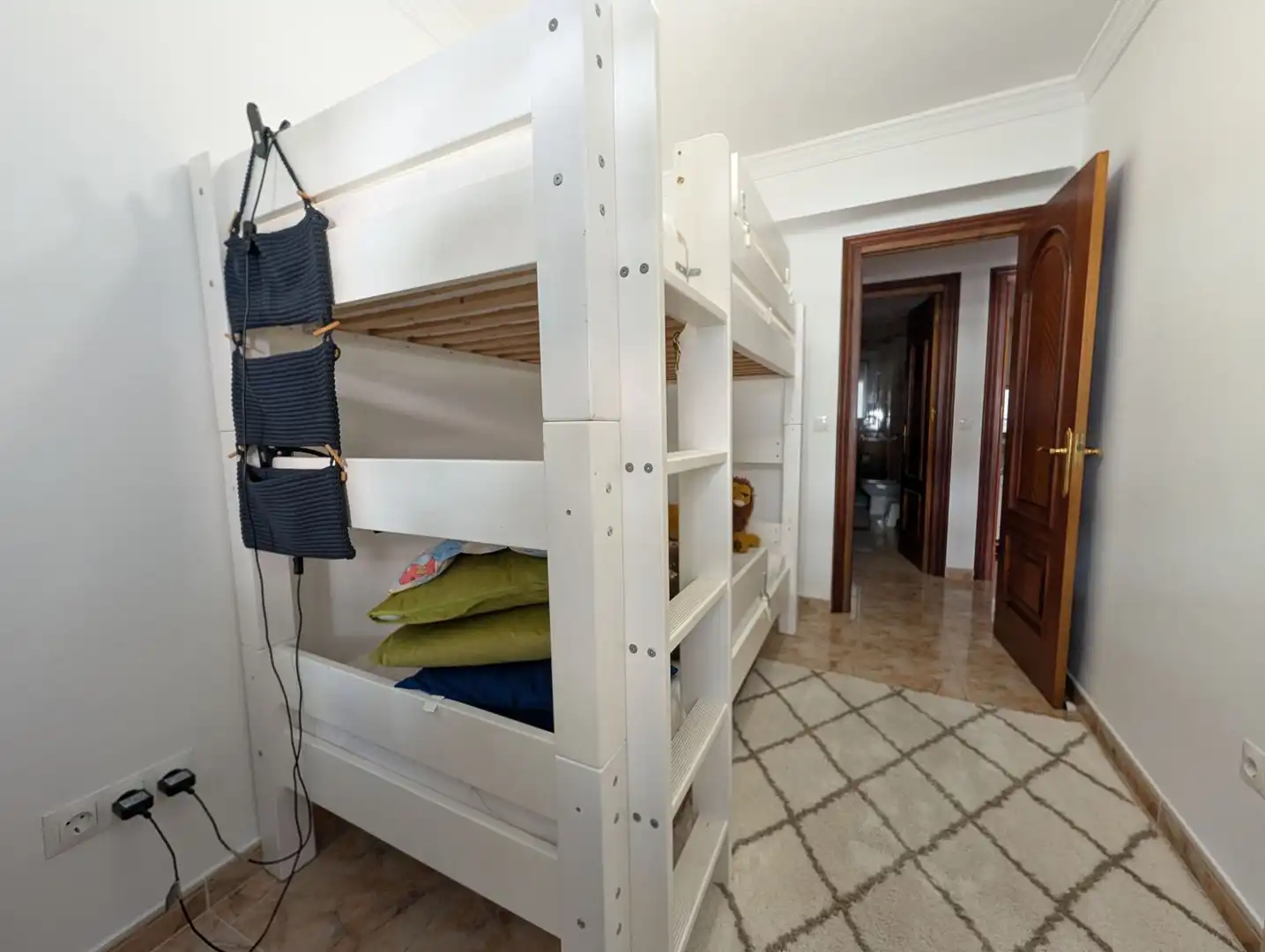 Habitación de Apartamento de alquiler en Estepona con Aire acondicionado, Calefacción y Terraza