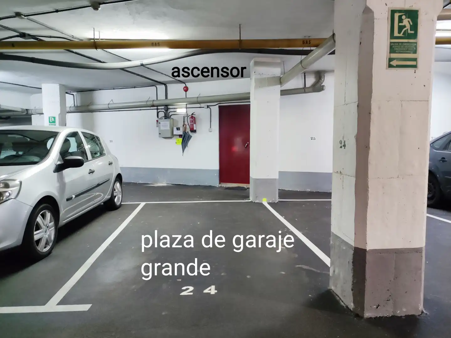 Aparcament de Pis en venda en Oviedo  amb Calefacció, Parquet i Traster