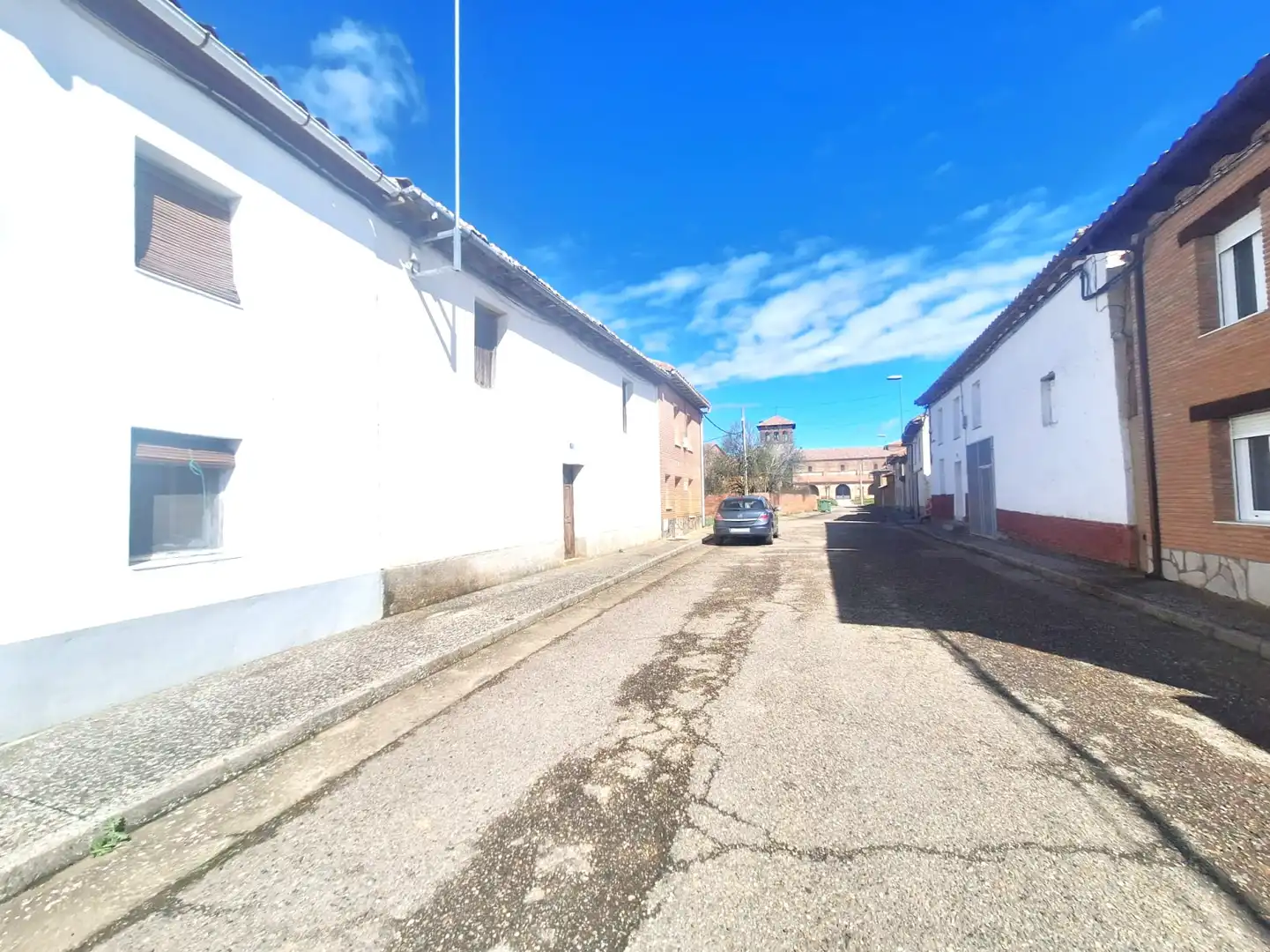Vista exterior de Casa adosada de alquiler en Cea con Calefacción, Jardín privado y Amueblado