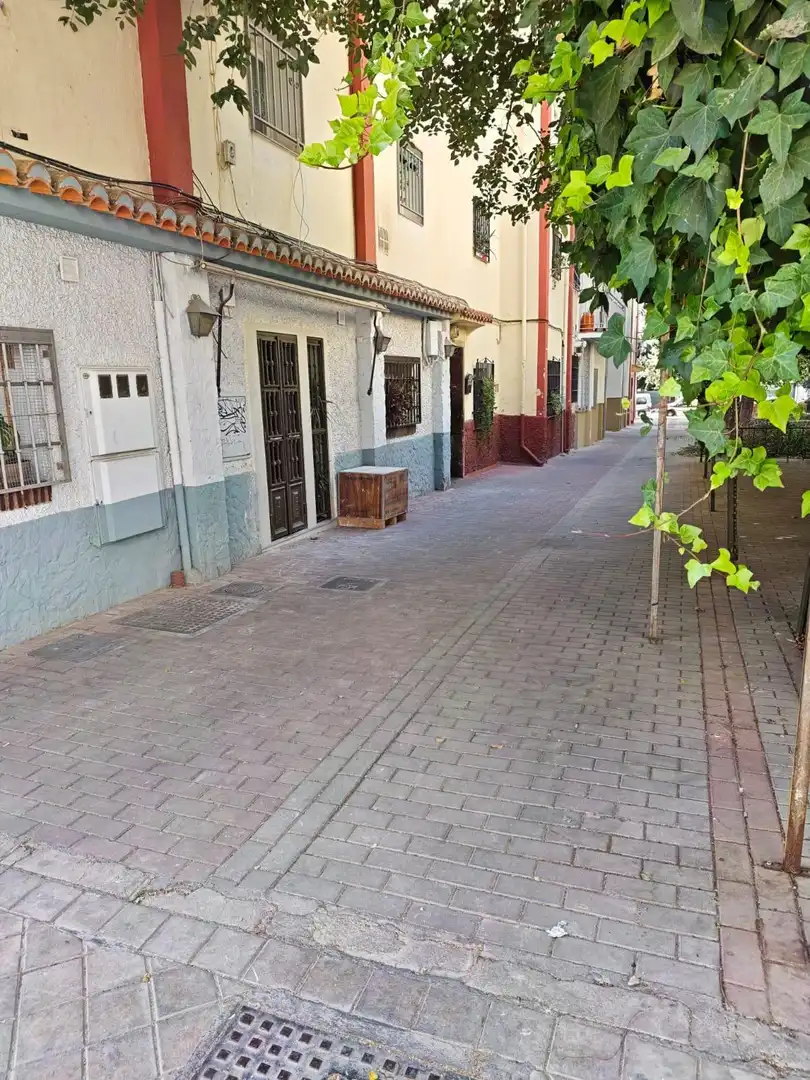 Außenansicht von Wohnung zur Miete in Granada mit Privatgarten, Möbliert und Balkon