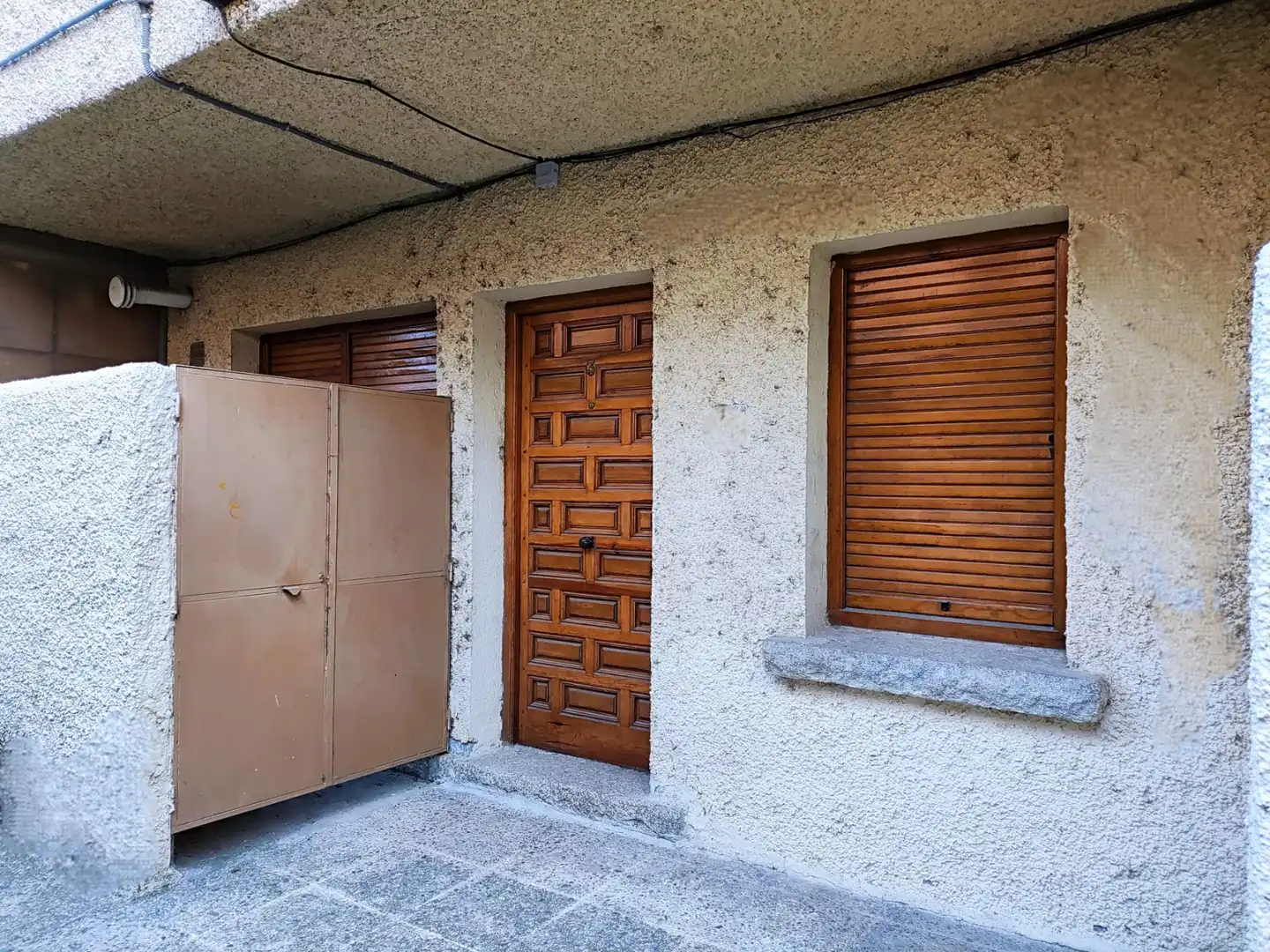 Vista exterior de Casa adosada en venta en Manzanares El Real con Calefacción, Jardín privado y Terraza