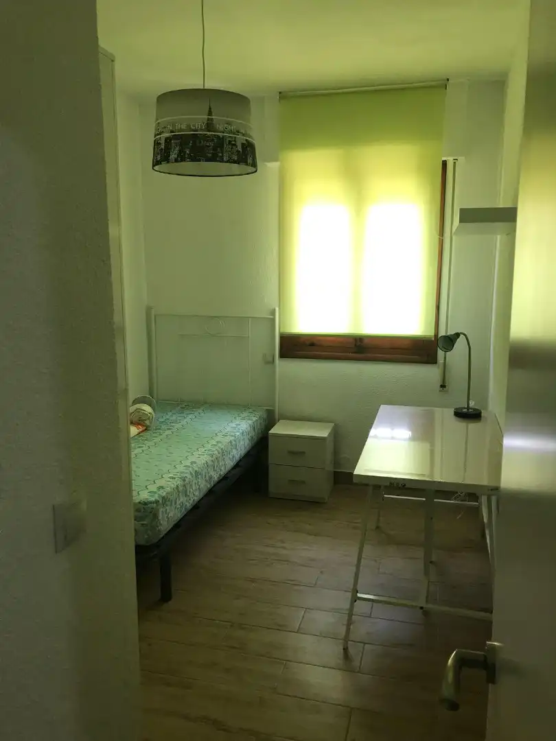 Habitación de Piso en venta en Granada con Amueblado, Horno y Lavadora
