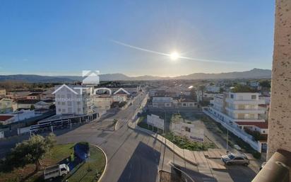 Vista exterior de Apartament en venda en Daimús amb Calefacció, Terrassa i Piscina comunitària