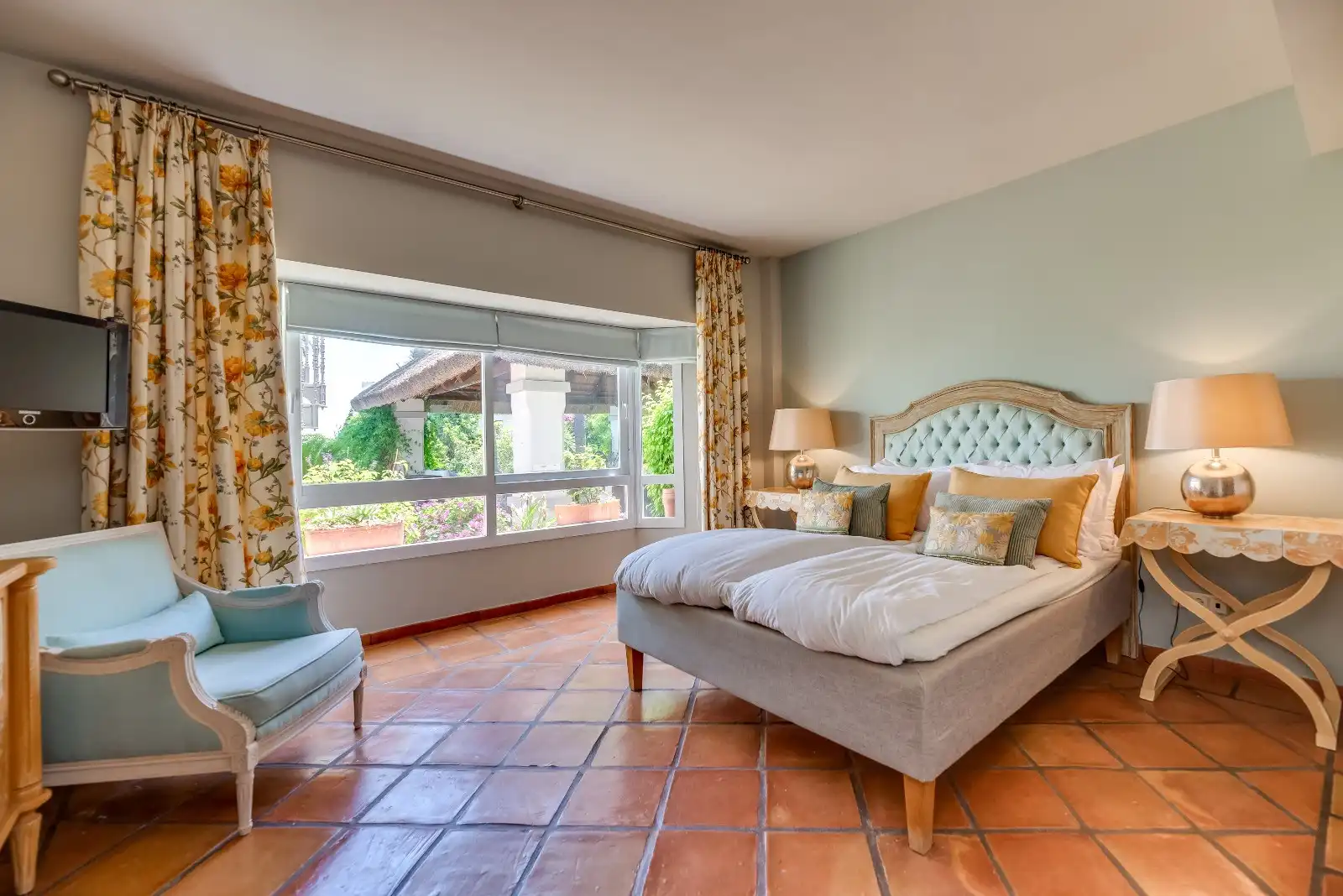 Dormitori de Casa o xalet en venda en Marbella amb Aire condicionat, Jardí privat i Terrassa
