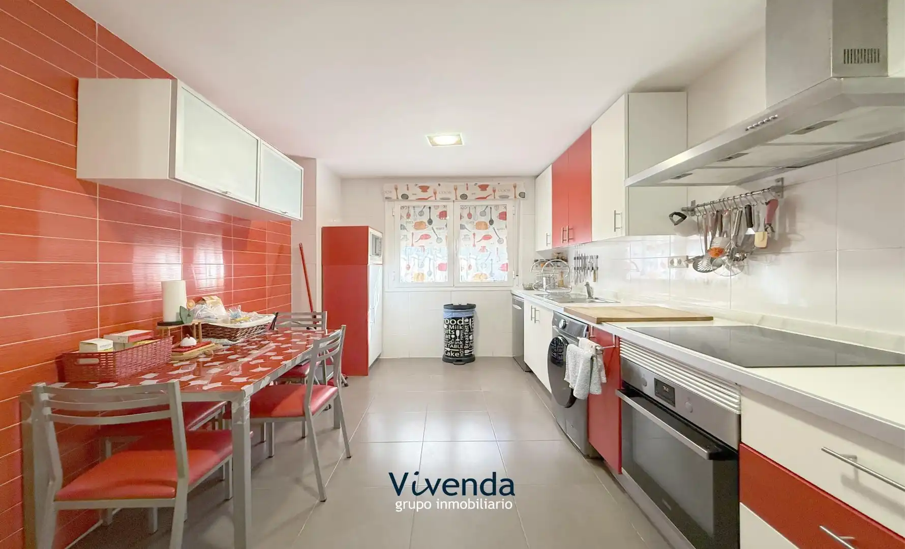 Cocina de Casa adosada en venta en Cedillo del Condado con Calefacción, Terraza y Trastero
