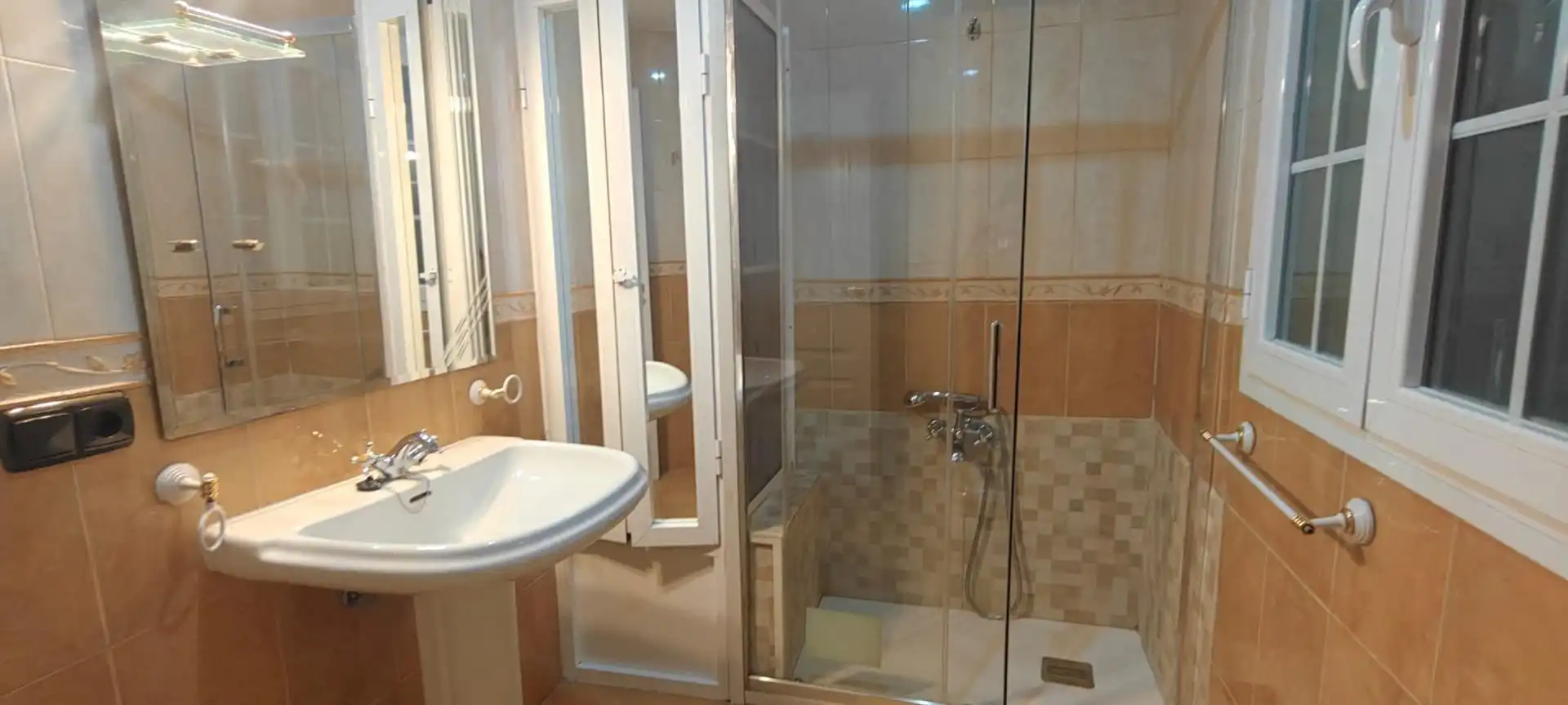Badezimmer von Wohnung zur untervermieten in Beiro