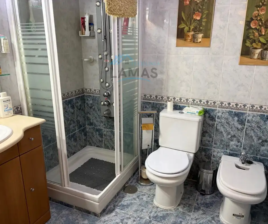 Bathroom of Houses for sale in Navalmoral de la Mata  with Air Conditioner, Heating and Terrace
