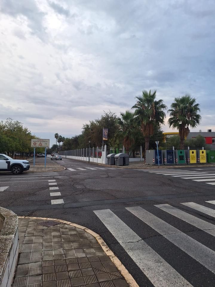 Vista exterior de Casa o xalet en venda en Mairena del Aljarafe amb Aire condicionat