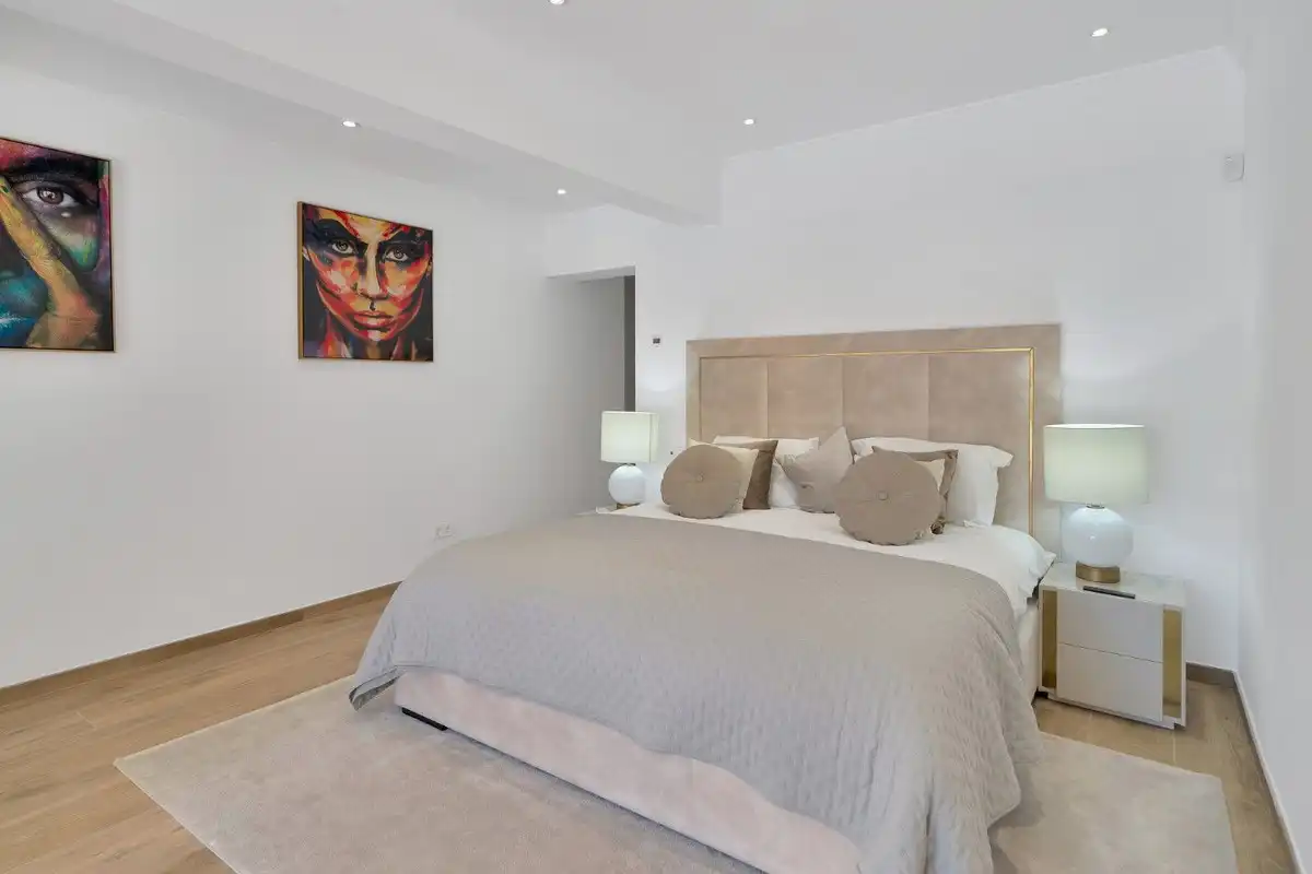 Dormitori de Casa o xalet en venda en Marbella amb Aire condicionat, Jardí privat i Terrassa