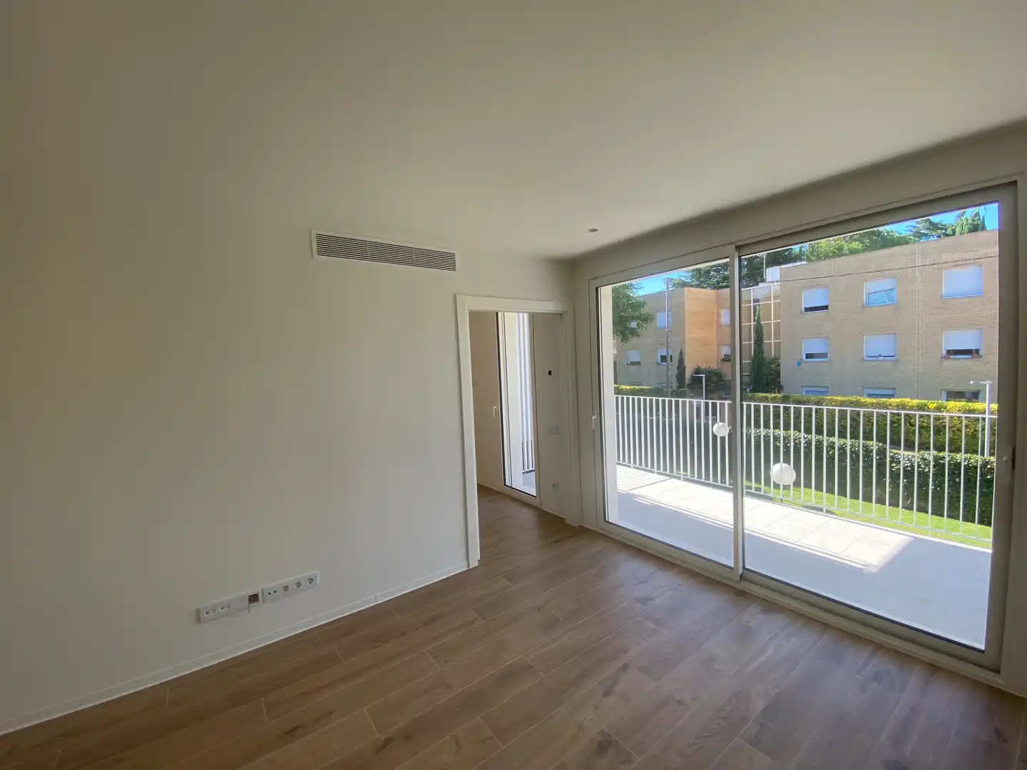 Piso de obra nueva con piscina en venta en Carrer d'Álvarez 25