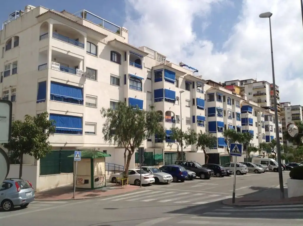 Flat with terrace for sale in Calle Biznaga
