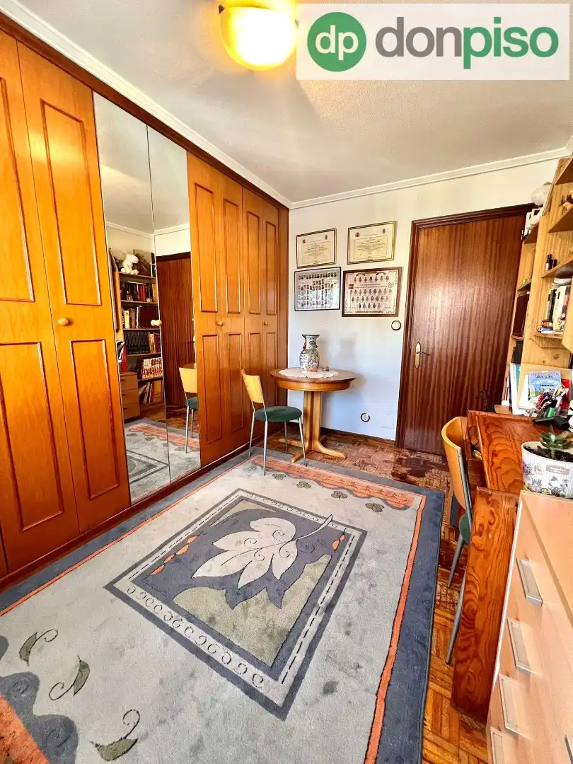Schlafzimmer von Wohnung zum Verkauf in Santander mit Möbliert und Balkon