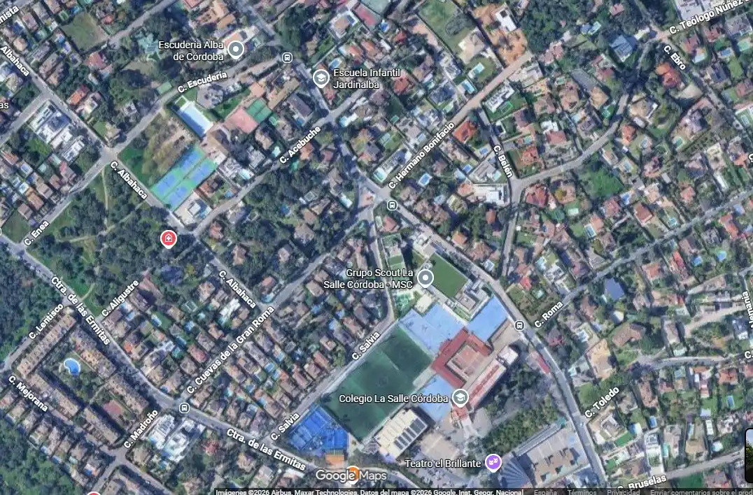 Vista exterior de Casa o xalet en venda en Córdoba amb Jardí privat i Piscina