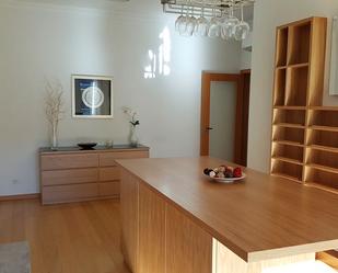 Menjador de Apartament de lloguer en L'Hospitalet de Llobregat amb Moblat i Es permeten mascotes