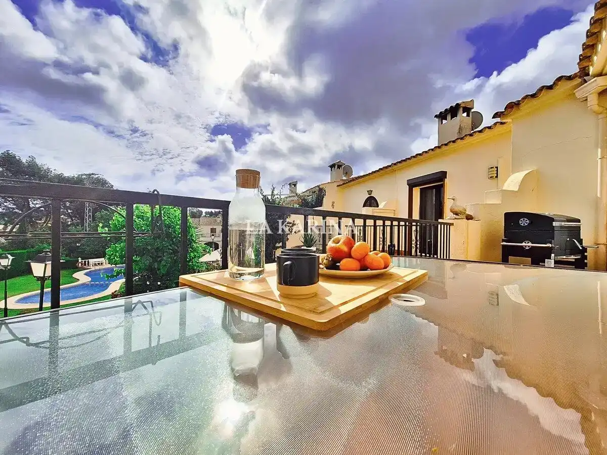 Terrasse von Wohnung zur Miete in Dénia mit Klimaanlage, Schwimmbad und Möbliert