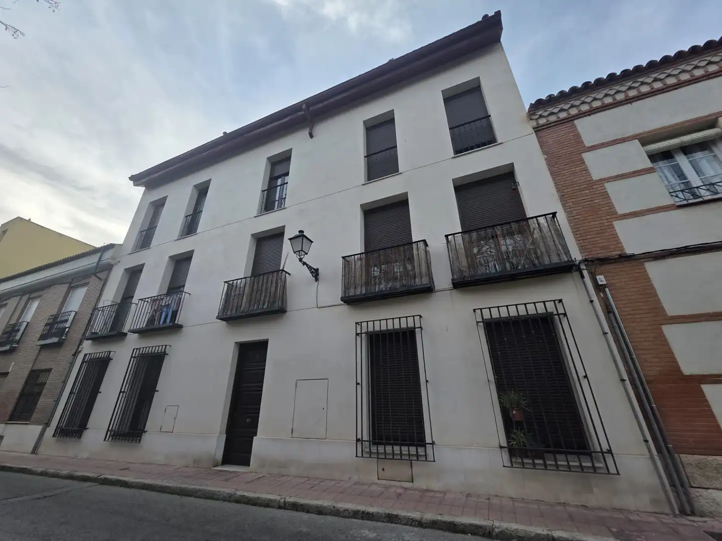 Vista exterior de Edificio en venta en Alcalá de Henares