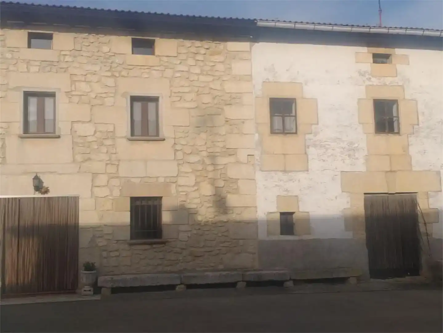 Vista exterior de Casa adosada en venda en Condado de Treviño