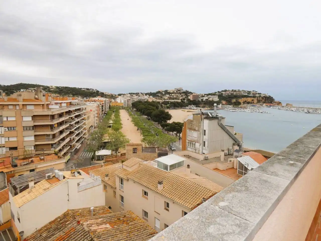 Vista exterior de Pis en venda en Sant Feliu de Guíxols amb Calefacció i Balcó