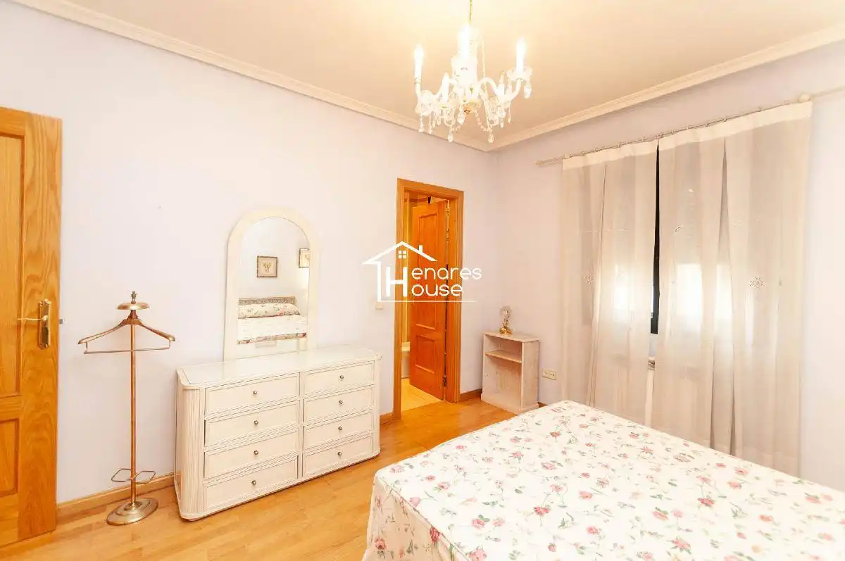 Habitación de Dúplex en venta en Alcalá de Henares con Aire acondicionado, Calefacción y Parquet