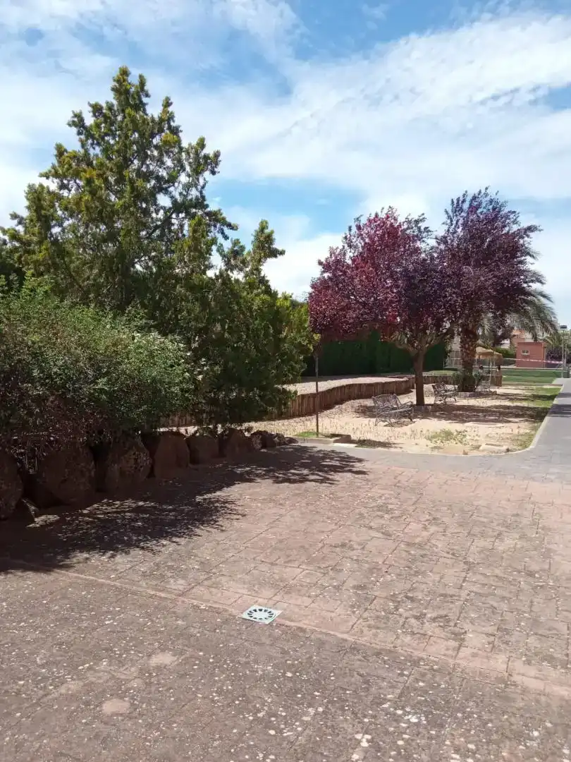 Außenansicht von Wohnung zur Miete in Ciudad Real mit Privatgarten, Parkett und Schwimmbad