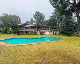 Piscina de Casa o xalet en venda en Boadilla del Monte amb Calefacció, Jardí privat i Terrassa