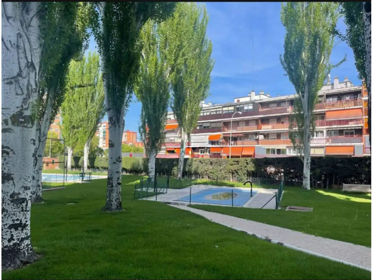 Außenansicht von Wohnung zum Verkauf in Fuenlabrada mit Klimaanlage, Heizung und Terrasse