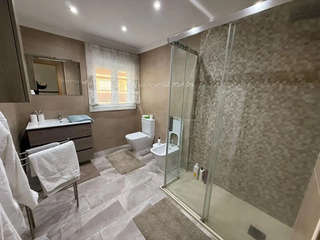Casa con piscina en venta en Barrio Sámano, imagen 49