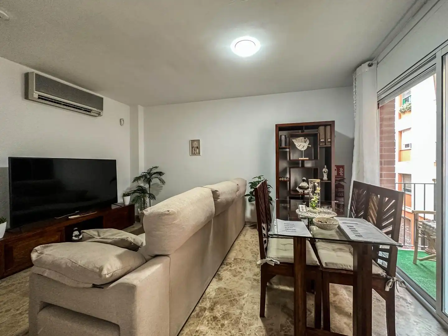 Wohnzimmer von Wohnung zur Miete in Vilanova i la Geltrú mit Klimaanlage, Möbliert und Balkon