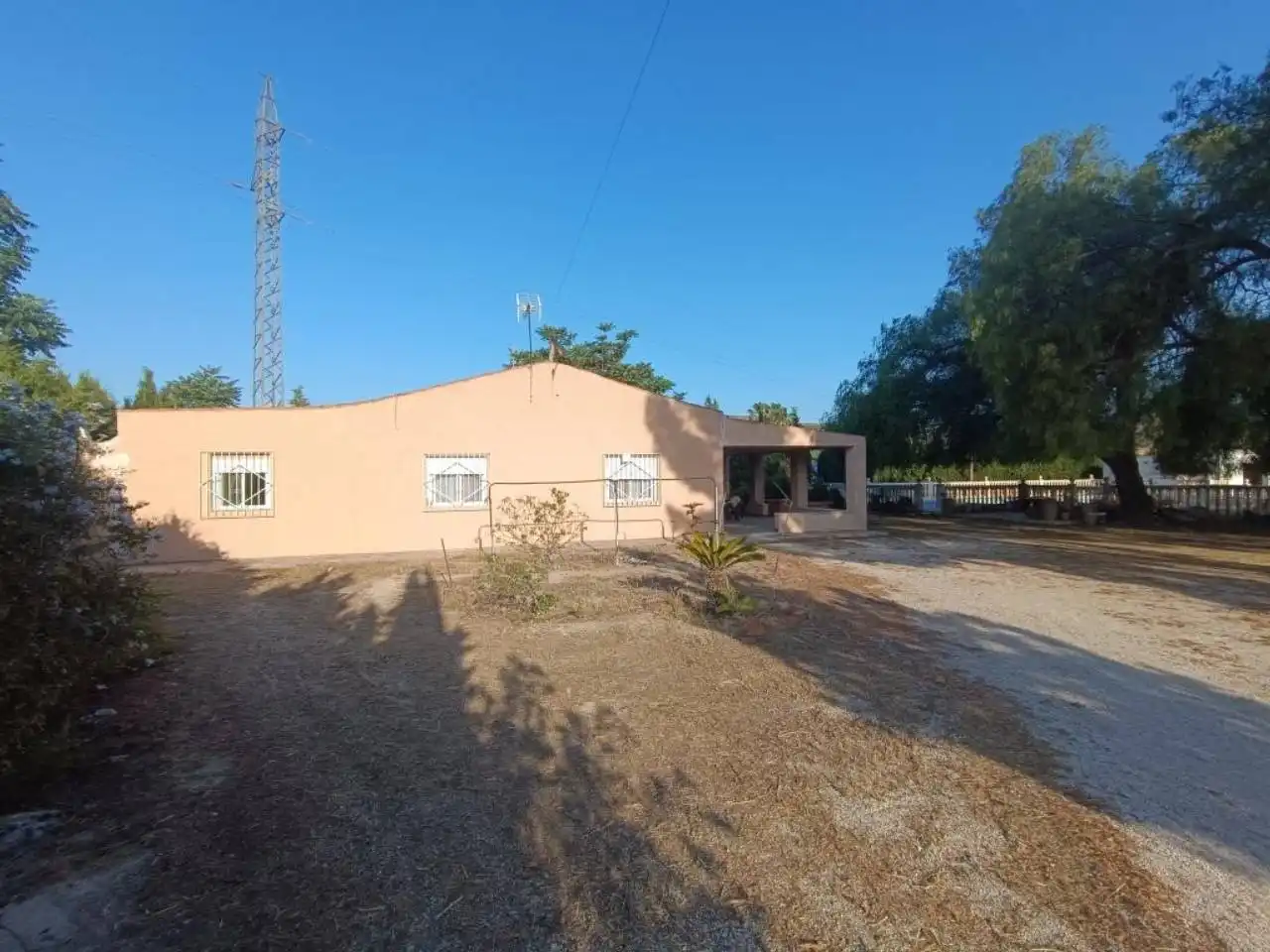 Außenansicht von Haus oder Chalet zum Verkauf in Elda mit Heizung und Schwimmbad