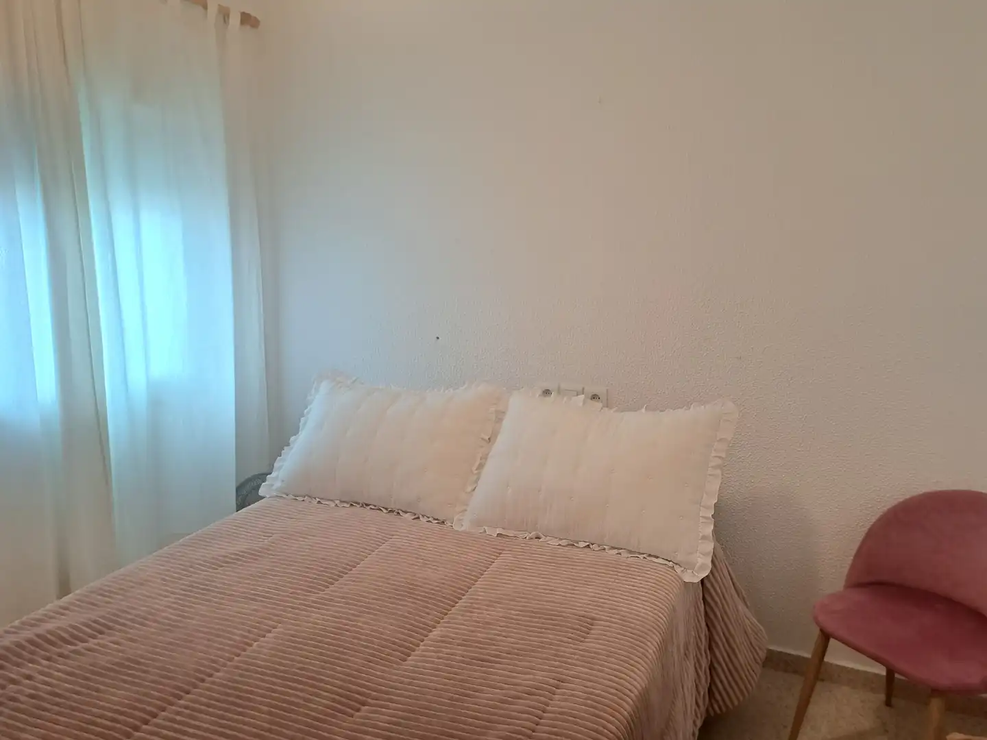 Dormitori de Casa adosada de lloguer en Algeciras amb Aire condicionat, Calefacció i Moblat