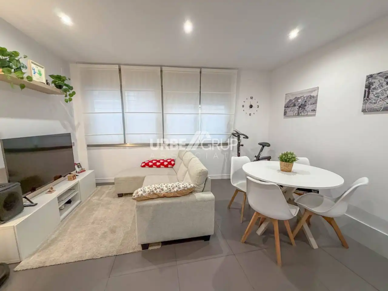 Living room of Flat for sale in Terrassa  with Air Conditioner, Heating and Private garden
