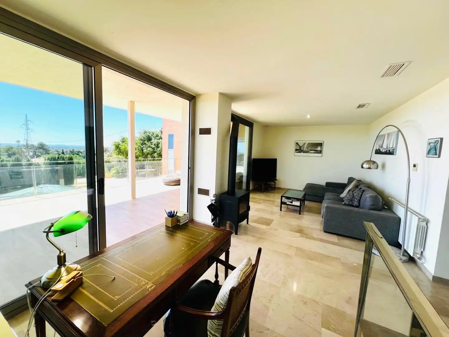 Sala d'estar de Casa o xalet en venda en Elche / Elx amb Aire condicionat, Calefacció i Jardí privat