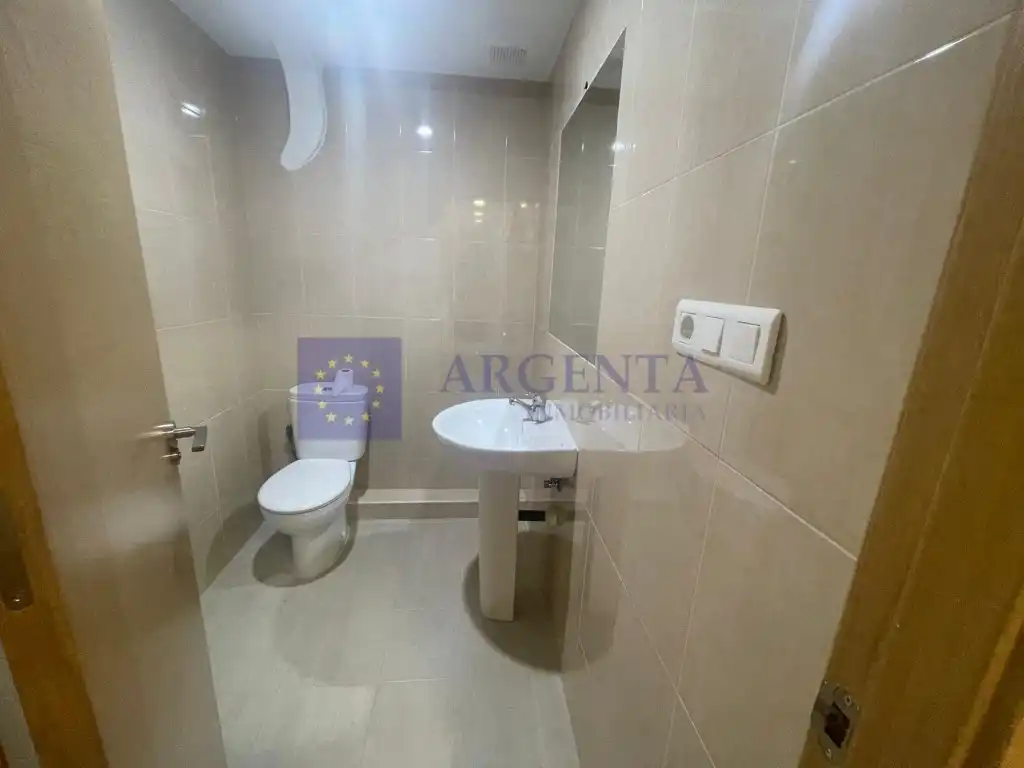 Local comercial en alquiler en Avenida España, imagen 5