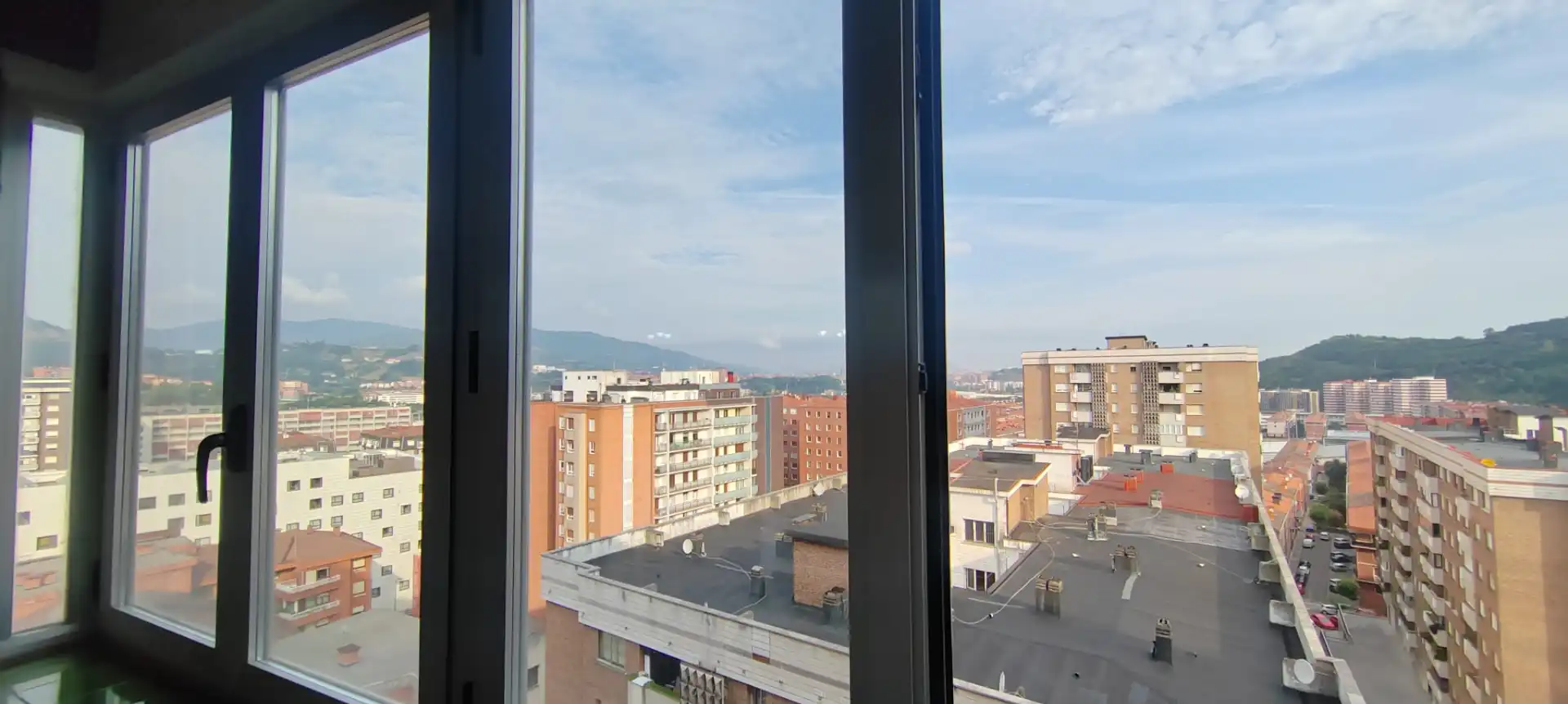 Außenansicht von Wohnung zur Miete in Bilbao  mit Heizung, Parkett und Terrasse