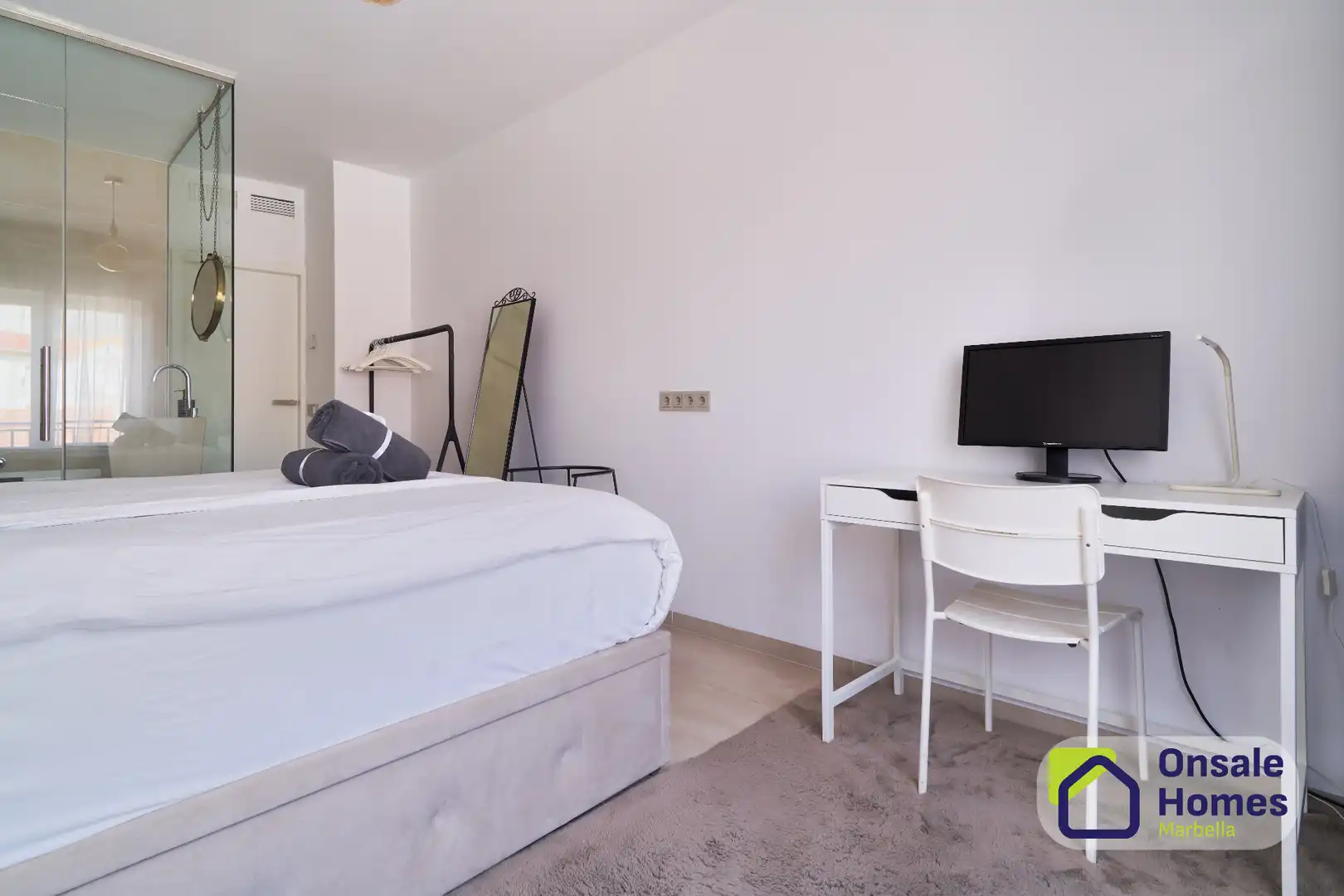 Habitación de Piso en venta en Marbella con Aire acondicionado, Terraza y Balcón